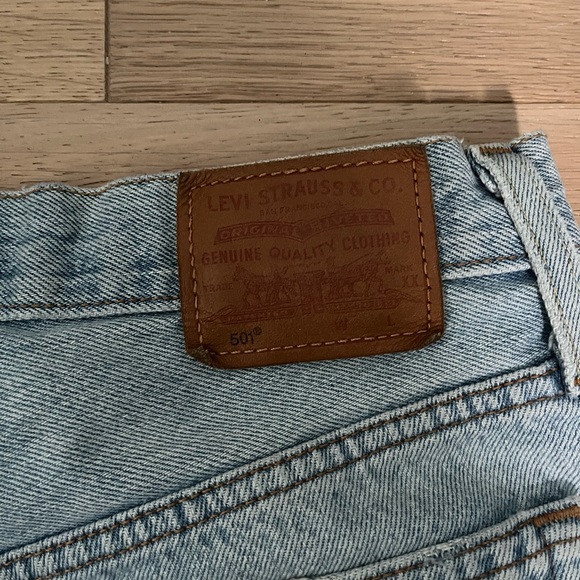 Levis 501 Jean shorts - Picture 2 of 5